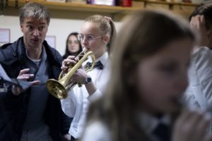 Reportage autour du ‘’Junior Slow Melody Contest ‘’ le samedi 27 janvier à Wiler dans le Lötschental. Il s’agit de la 20ème édition.Lea Fugnasesi remporte le concours de Soliste 2024 (©Louis Dasselborne).