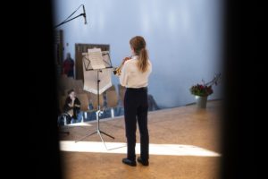 Reportage autour du ‘’Junior Slow Melody Contest ‘’ le samedi 27 janvier à Wiler dans le Lötschental. Il s’agit de la 20ème édition.Lea Fugnasesi remporte le concours de Soliste 2024 (©Louis Dasselborne).