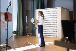Reportage autour du ‘’Junior Slow Melody Contest ‘’ le samedi 27 janvier à Wiler dans le Lötschental. Il s’agit de la 20ème édition.Lea Fugnasesi remporte le concours de Soliste 2024 (©Louis Dasselborne).