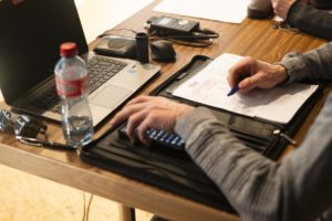 Reportage autour du ‘’Junior Slow Melody Contest ‘’ le samedi 27 janvier à Wiler dans le Lötschental. Il s’agit de la 20ème édition.Lea Fugnasesi remporte le concours de Soliste 2024 (©Louis Dasselborne).