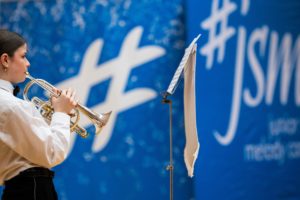 Image d’illustration de la 22ᵉ édition du Junior Slow Melody Contest, qui réunit 340 solistes en compétition dans les différentes catégories . Cette édition à lieu à Orsières dans différentes structures communales. Louis Bolis remporte cette édition 2026. ©Louis Dasselborne